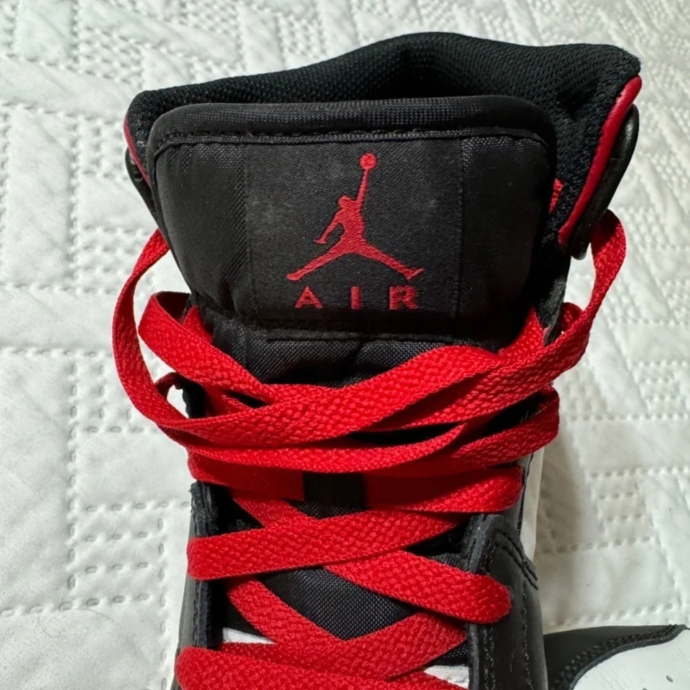 Nike Jordan 1 Mid Red White Black Youth 5.5 Woman 7 Sneakers Running Shoes - Picture 6 of 14